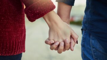 I gesti di affetto nella coppia sono legati a vite più sane e lunghe