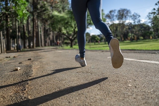 Camminare 75 minuti a settimana tiene lontana la depressione