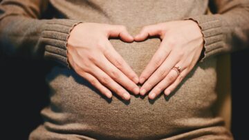 Seguire una dieta mediterranea durante la gravidanza può ridurre il rischio di gestosi