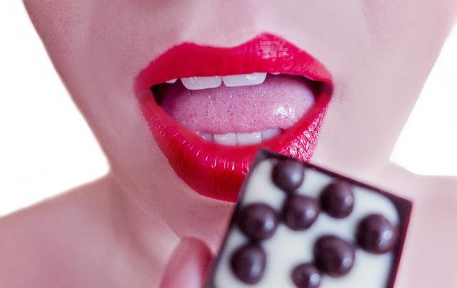 I dolci sono nemici della salute della bocca: gli effetti sul microbioma orale