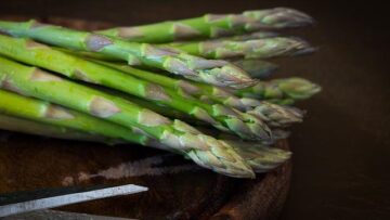 Perché gli asparagi rendono l'urina maleodorante