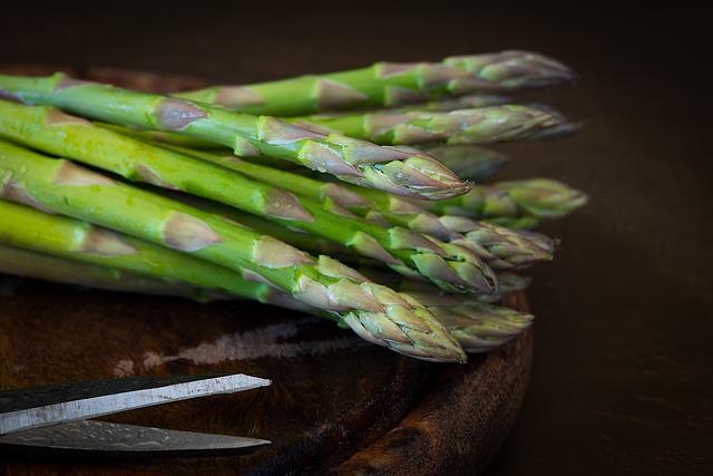 Perché gli asparagi rendono l'urina maleodorante