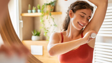 Deodoranti per ascelle: i 5 step per prolungare l'effetto e le novità green