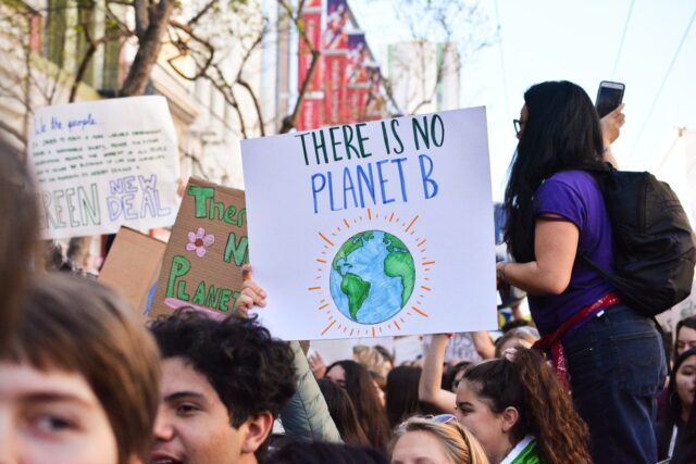 Cambiamento climatico, più consapevolezza: cresce attivismo per proteggere l'ambiente