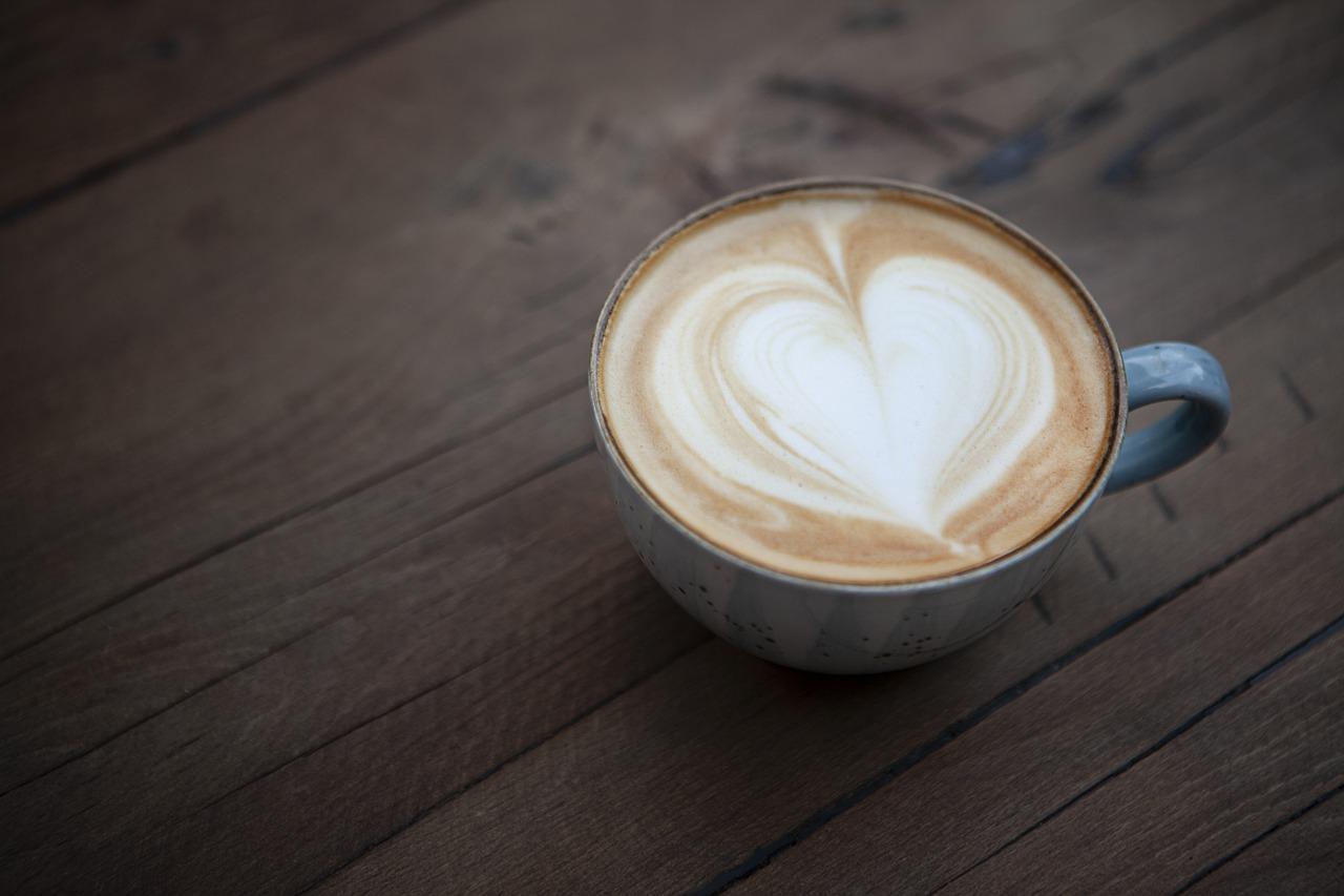 Cappuccino a dieta, si può bere o fa ingrassare?