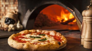 Italia, consumate 2,7 mld di pizze nel 2021, napoletana in testa