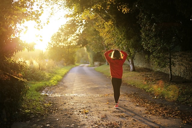 Camminata all'aperto batte tapis roulant: favorisce benessere mentale