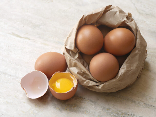 Carne, uova e latte battono gli alimenti plant based