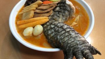Godzilla Ramen, a Taiwan la zuppa con zampa di coccodrillo