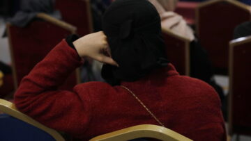 Divieto di abaya a scuola in Francia, preside minacciato di morte