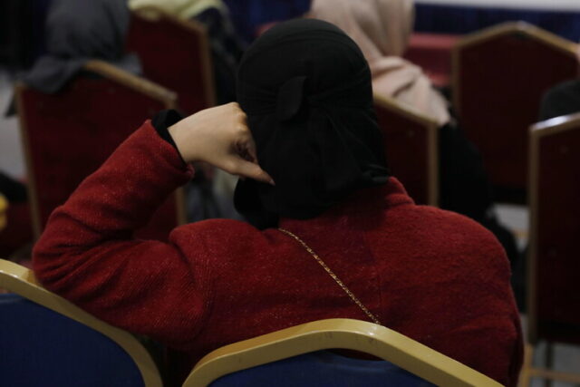 Divieto di abaya a scuola in Francia, preside minacciato di morte
