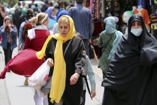 In Iran più sanzioni per le donne che non portano il velo