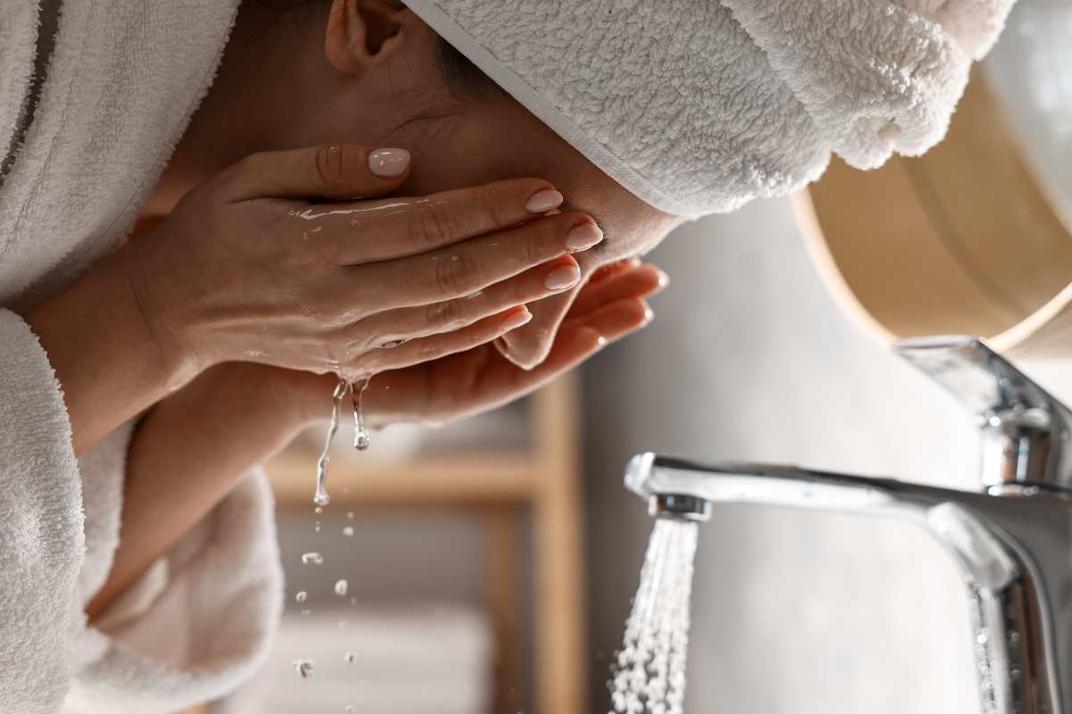 Lava il tuo viso in questo modo ogni mattina