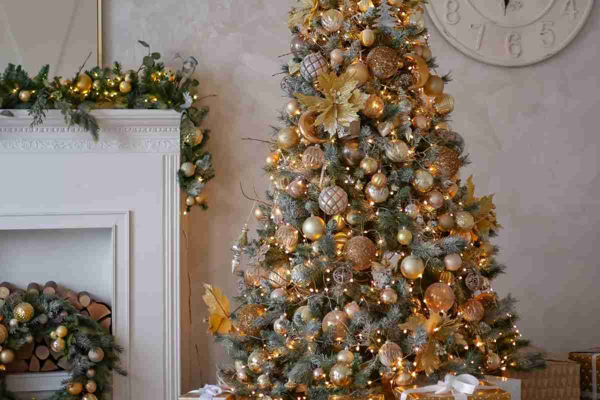 Dove posizionare l'albero di Natale per far sembrare casa più ampia